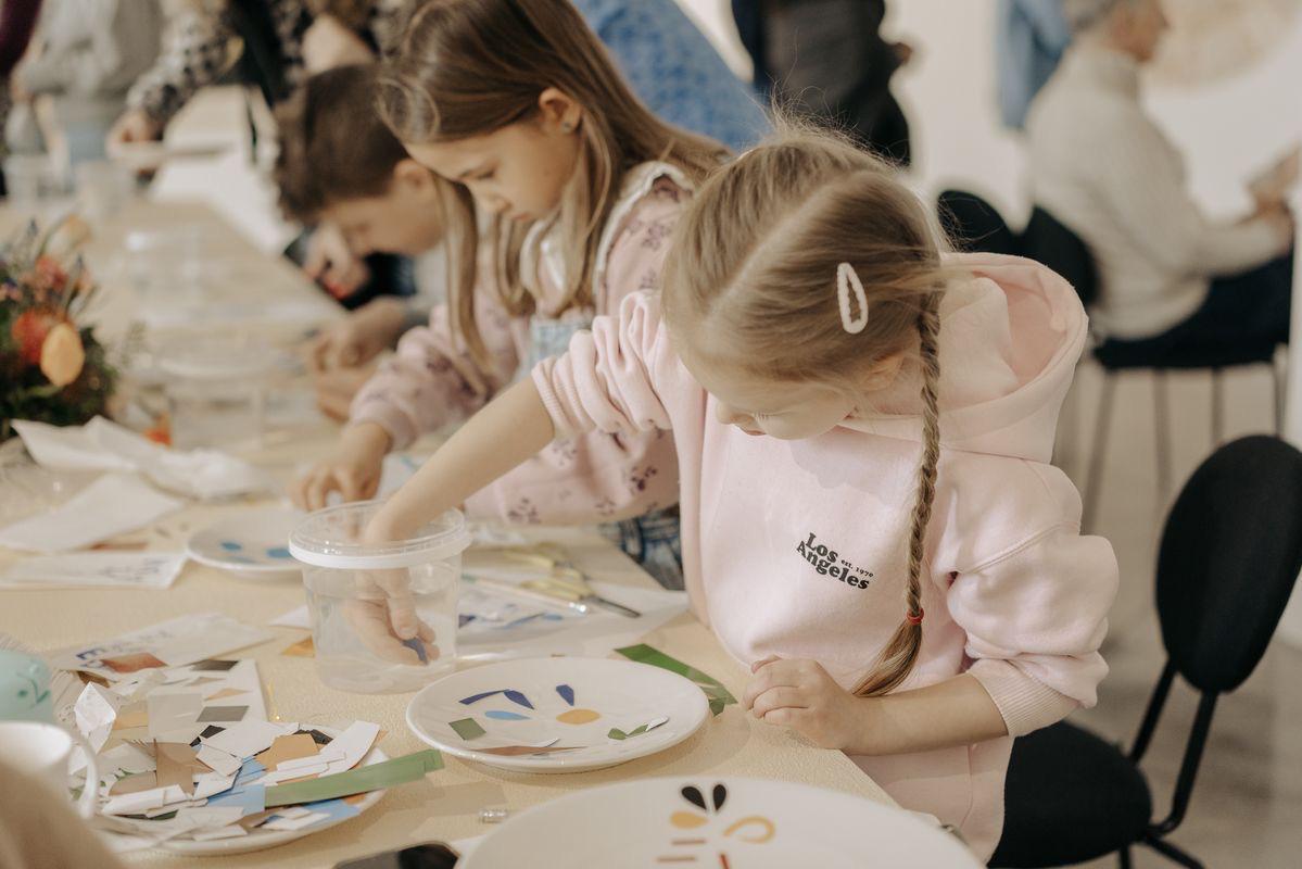 Kids-Ceramics painting